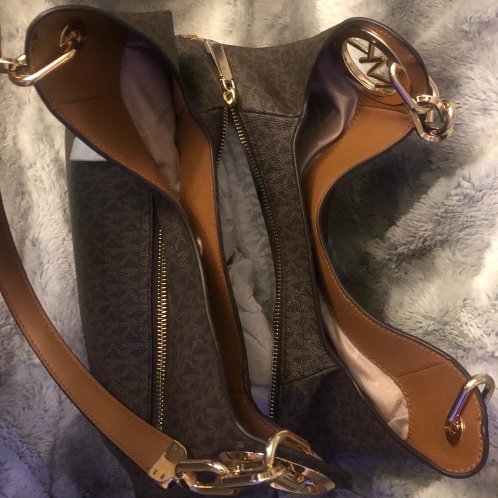 Michael Kors satchel style handbag, never used Lovely and sturdy for everyday.